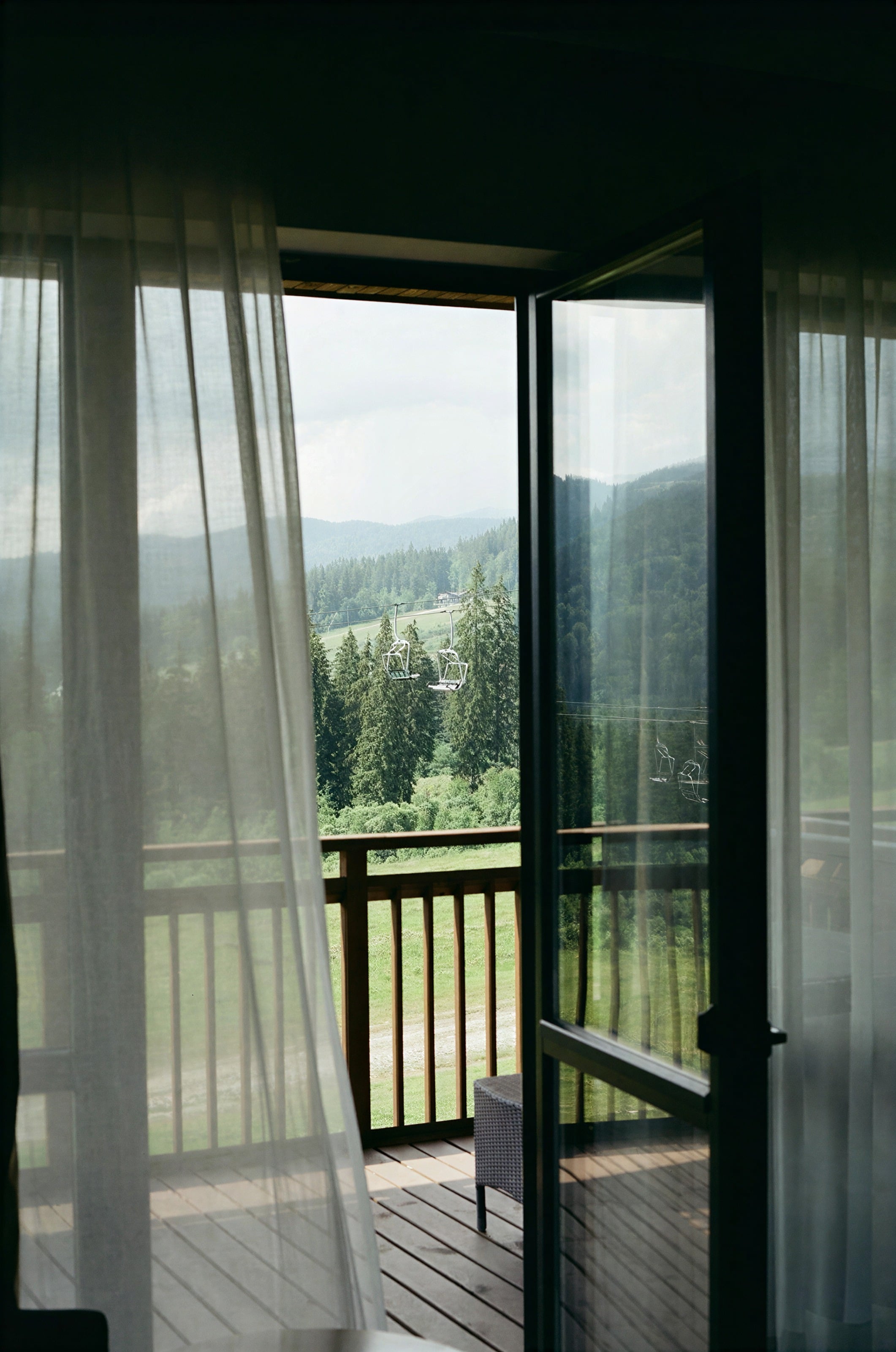 Hotel Ciasa Lärch: Open balcony doors and a view of forested hills